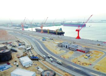 الموانئ العمانية تحقق نموا في عملياتها التشغلية
