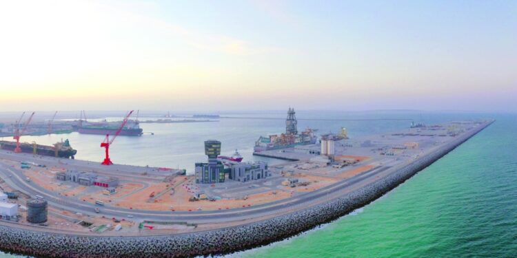 16 رافعة حديثة تباشر عملها بميناء الدقم في نهاية الربع الأول من العام المقبل 1 16 رافعة حديثة تباشر عملها بميناء الدقم في نهاية الربع الأول من العام المقبل