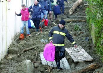 إجلاء ألف شخص من جزيرة إيسكيا الايطالية