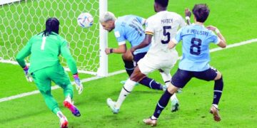 Suarez heroics not enough as Uruguay exit