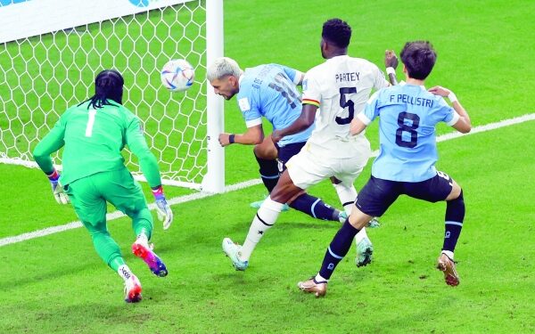 Suarez heroics not enough as Uruguay exit