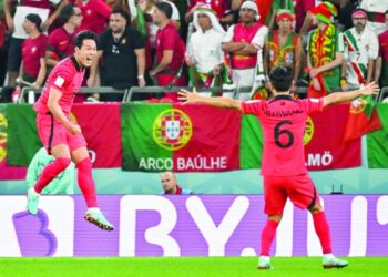 South Korea net injury-time winner to reach last 16