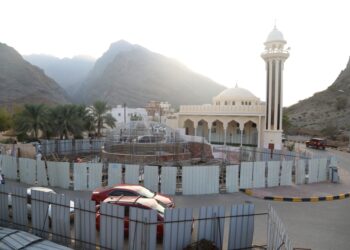 تواصل الأعمال الإنشائية لتطوير مشروع عين الكسفة في ولاية الرستاق بمرحلته الأولى