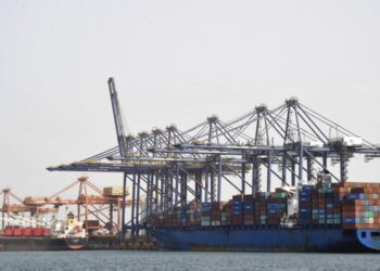 32 % ارتفاع حجم مناولة البضائع المستوردة والمصدرة بميناء صحار