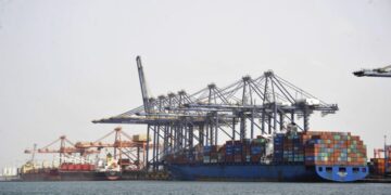 32 % ارتفاع حجم مناولة البضائع المستوردة والمصدرة بميناء صحار