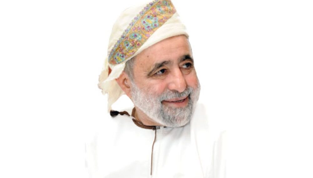 أحمد الفلاحي يرفد المكتبة بمجلدين لمختارات من القصائد العمانية