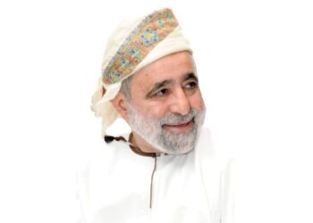 أحمد الفلاحي يرفد المكتبة بمجلدين لمختارات من القصائد العمانية