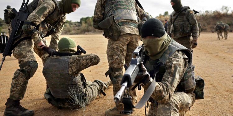 ارتفاع قتلى الجيش الروسي إلى أكثر من 90 ألفا وميليشيا متطوعين أوكرانية تريد "القتال حتى النهاية" 1 ارتفاع قتلى الجيش الروسي إلى أكثر من 90 ألفا وميليشيا متطوعين أوكرانية تريد “القتال حتى النهاية”