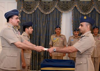 تسليم شهادات مدربي الطيران والملاحة الجوية