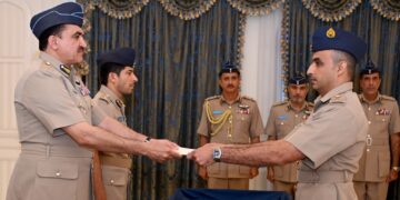 تسليم شهادات مدربي الطيران والملاحة الجوية