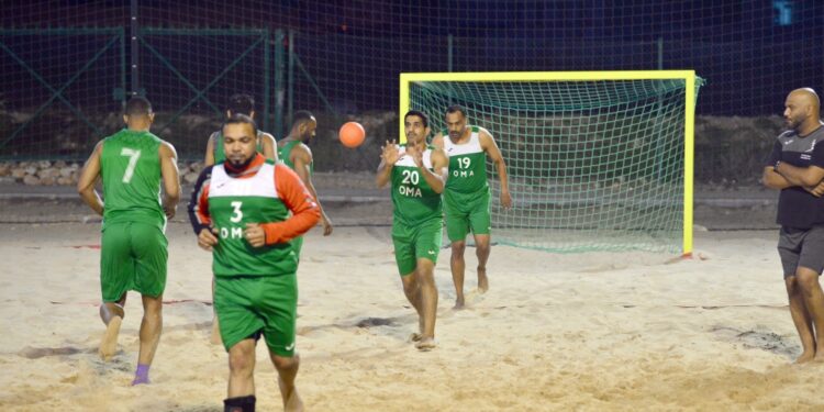 “اليد” تناقش خطة إعداد منتخب الشواطئ للبطولة الآسيوية