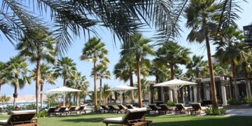 بتكلفة 60 مليون ريال .. افتتاح منتجع جميرا خليج مسقط