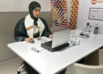 باحثة عُمانية تتوج كأفضل متحدث في مؤتمر عالمي بفرنسا