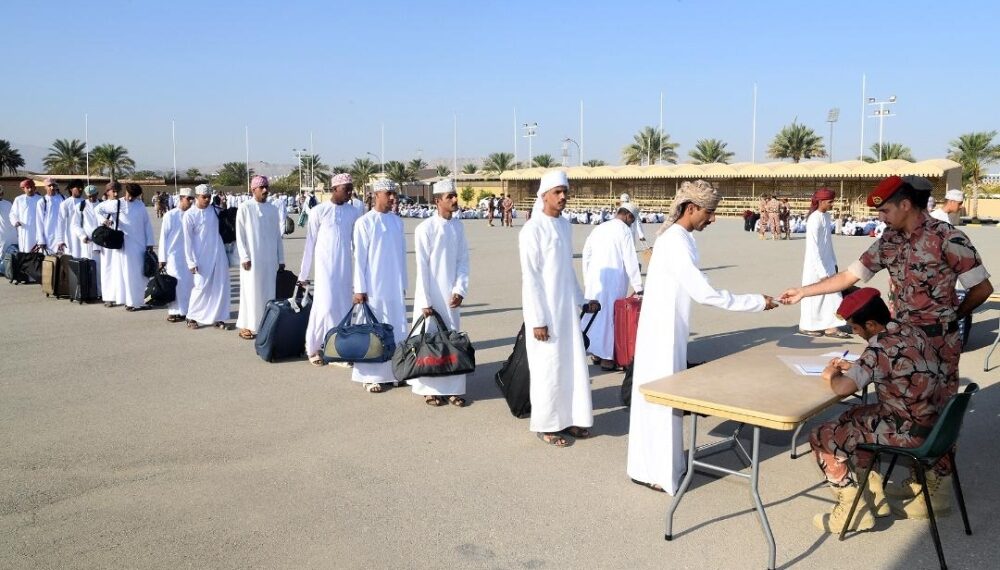دفعة جديدة من المواطنين تلتحق بالجيش السلطاني العماني 1 دفعة جديدة من المواطنين تلتحق بالجيش السلطاني العماني