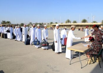 دفعة جديدة من المواطنين تلتحق بالجيش السلطاني العماني