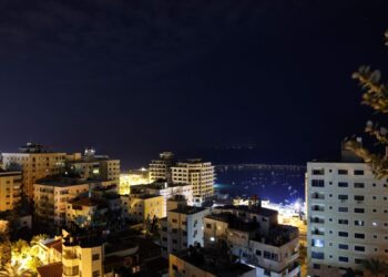 عشرات المستوطنين يقتحمون المسجد الأقصى وقوات الإحتلال تشن غارات على غزة