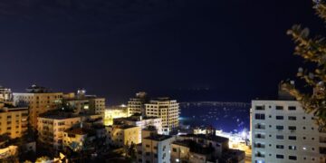 عشرات المستوطنين يقتحمون المسجد الأقصى وقوات الإحتلال تشن غارات على غزة