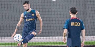 Fernandes takes reins silently for Portugal