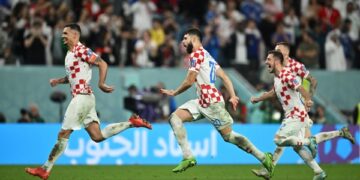 Croatia reach quarters with shoot-out victory