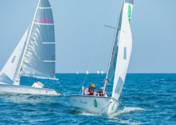 عمان للإبحار تحتفل بإنجازات المنتخب الوطني للإبحار الشراعي