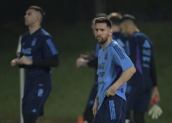 Lautaro struggles as Argentina thrive at World Cup