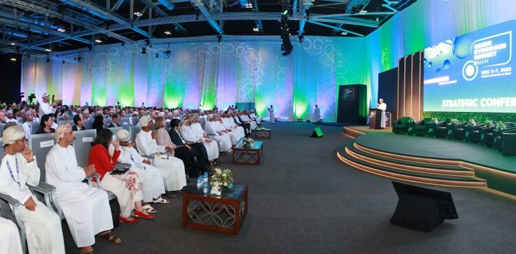 مؤتمر قمة الهيدروجين الأخضر يستعرض استراتيجية الاقتصاد والبنية الأساسية للهيدروجين الأخضر في سلطنة عمان 1 مؤتمر قمة الهيدروجين الأخضر يستعرض استراتيجية الاقتصاد والبنية الأساسية للهيدروجين الأخضر في سلطنة عمان