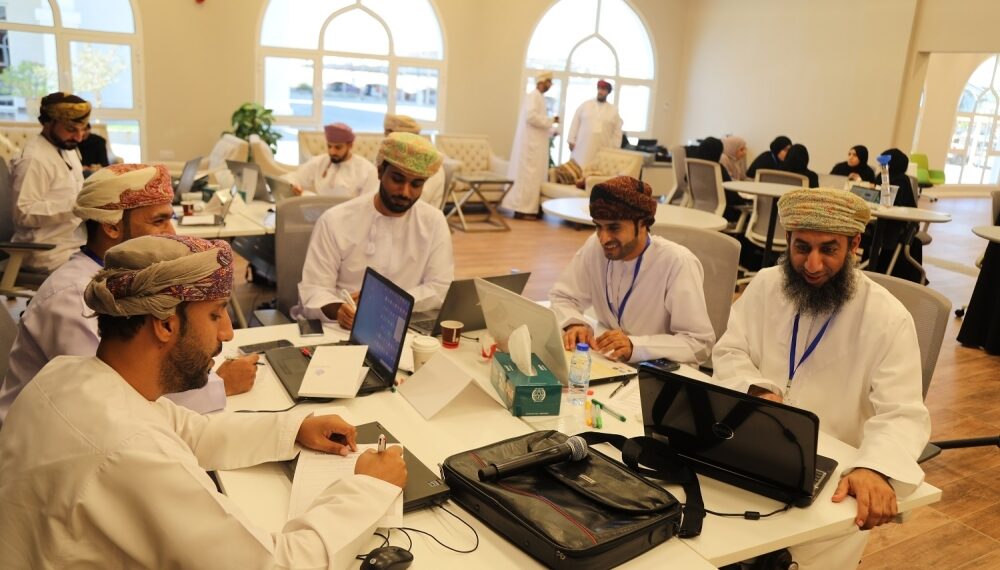 تعزيز قدرات المعلمين في البرمجيات والتطبيقات الذكية