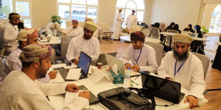 تعزيز قدرات المعلمين في البرمجيات والتطبيقات الذكية