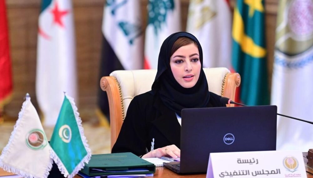 استعراض البرامج الموجهة لتمكين المرأة العربية