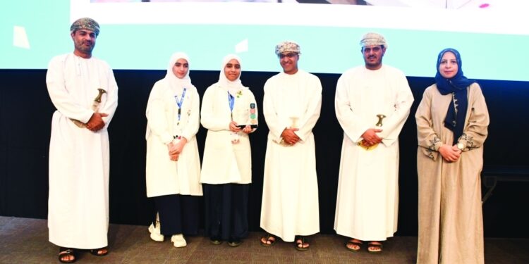 تكريم الفائزين في مسابقة الأولمبياد الوطني للإبتكارات العلمية الطلابية 1 تكريم الفائزين في مسابقة الأولمبياد الوطني للإبتكارات العلمية الطلابية