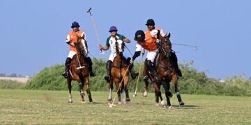 فريق الصولجان بالخيالة السلطانية يفوز على نوماس السعودي 18 فريق الصولجان بالخيالة السلطانية يفوز على نوماس السعودي