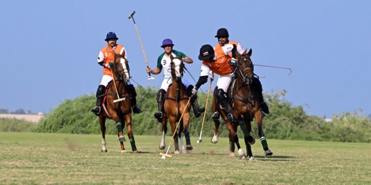 فريق الصولجان بالخيالة السلطانية يفوز على نوماس السعودي 1 فريق الصولجان بالخيالة السلطانية يفوز على نوماس السعودي