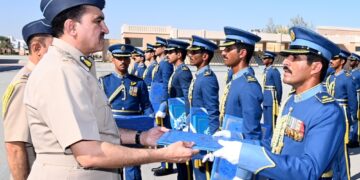 تسليم البراءة السلطانية وشهادات الدبلوم في العلوم العسكرية