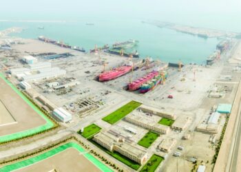 مصنع إنتاج الحديد الأخضر يرفد الناتج المحلي ويحفز الاستثمار بالطاقة المتجددة