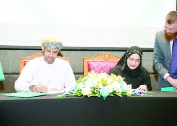 “العمانية للنطاق العريض” توقع اتفاقيات طويلة الأجل مع 8 بنوك محلية بقيمة 171 مليون ريال