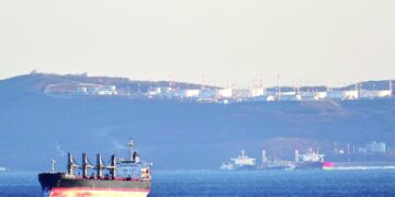 النفط يتراجع لقرب أدنى مستوى في 2022 بضغط من المخاوف الاقتصادية