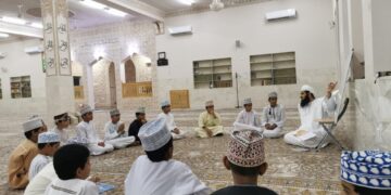 700 طالب بالداخلية يشاركون في 35 حلقة فقهية