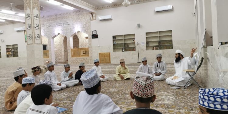 700 طالب بالداخلية يشاركون في 35 حلقة فقهية 1 700 طالب بالداخلية يشاركون في 35 حلقة فقهية