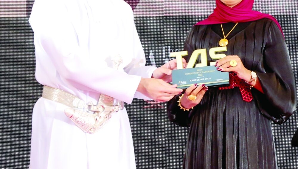 "عمان المعرفة" تفوز بجائزة أفضل قيادة مجتمعية 1 “عمان المعرفة” تفوز بجائزة أفضل قيادة مجتمعية