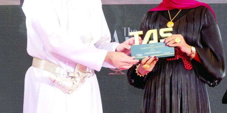 "عمان المعرفة" تفوز بجائزة أفضل قيادة مجتمعية 1 “عمان المعرفة” تفوز بجائزة أفضل قيادة مجتمعية