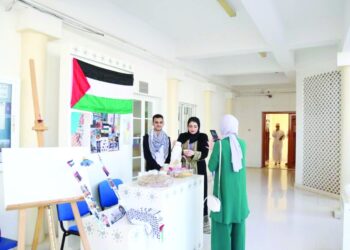 معرض في “تطبيقية صحار” يعرف بثقافات الشعوب