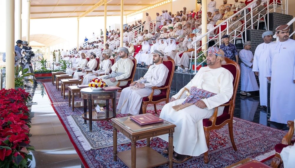 الحصان «الفصيح» يتوج بكأس السـيـد ذي يــزن فــــــي سباق ومهرجان الفروسية العماني 1 سمو السيد ذي يزن يرعى سباق ومهرجان الفروسية العُماني