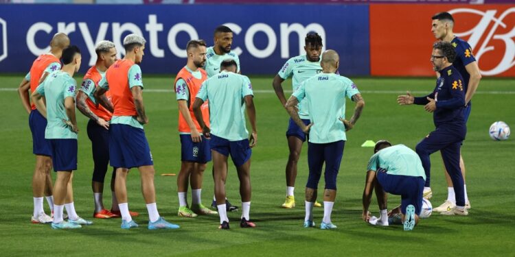 منتخب البرازيل يتطلع لتألق جديد أمام كرواتيا في دور الثمانية