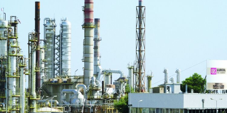 أسعار النفط تصعد بعدما وصلت لأدنى مستوياتها في 2022 1 أسعار النفط تصعد بعدما وصلت لأدنى مستوياتها في 2022