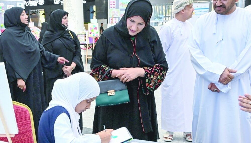 عرض أعمال ومشغولات طلبة مدارس الدمج بمحافظة ظفار 1 عرض أعمال ومشغولات طلبة مدارس الدمج بمحافظة ظفار