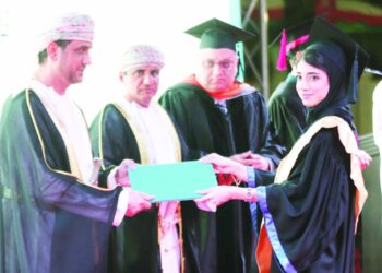 الاحتفال بتخريج الدفعة السادسة عشرة من طلبة كلية البريمي