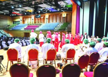 “الثقافة والرياضة والشباب” بظفار تنظم أمسية فنية بلوحات متعددة