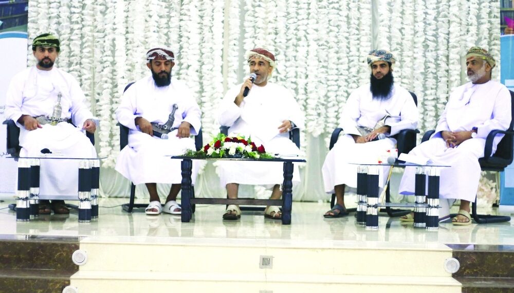 ندوة بوادي المعاول تناقش "مستقبل الثقافة العمانية" 1 ندوة بوادي المعاول تناقش “مستقبل الثقافة العمانية”