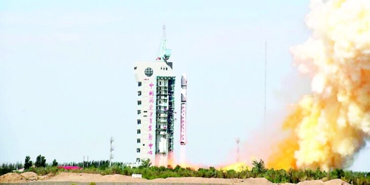 الصين تطلق قمرًا صناعيًّا جديدًا للاختبارات