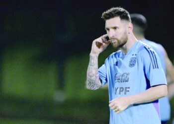 Messi's title chase takes centre stage